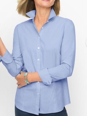 Talbots Perfect Shirt Womens 10 Light Blue Non Iron Button Down Blouse